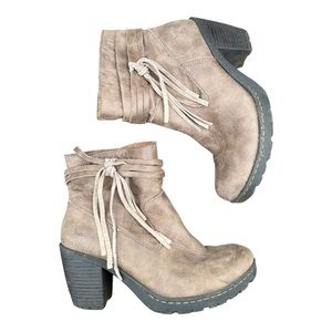 BORN B.O.C ALICUDI TAUPE ANKLE BOOTS WOMENS 6,5 BOOTIES W/ TASSEL